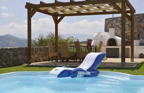 Skotino Villa | Villa with breathtaking views. Sandy beach 8 minutes away by car.