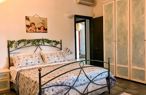 S'oru e Mari House | Villa with direct beach access, St. Andrew's
