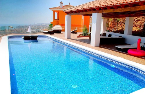 Torre de Benagalbon Villa | Villa with panoramic sea view and heated pool, walking distance to the beach