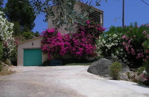 Katouna Villa | Villa with fantastic sea view and garden, 4 guests