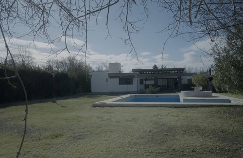 Chacras de Coria Villa | Villa with garden and pool in Chacras de Coria
