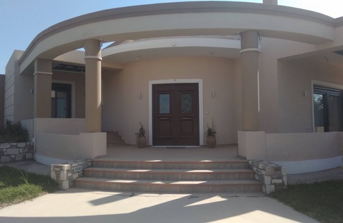Marmari House | Villa With Garden for Unique Vacations