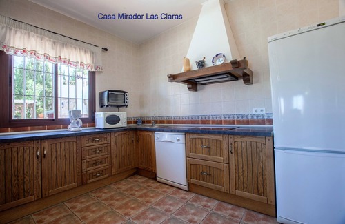 Iznate Villa | Villa with garden, swimming pool, Air Conditioning, WIFI, beautiful views.