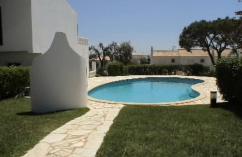 Vale Navio Villa | Villa with good garden, berbecue and swimming pool shared in the condominium.