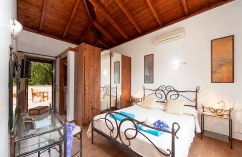Spilia House | Villa with headed pool in chania