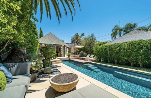 Fairfax District Villa | Villa with Heated Pool & SPA