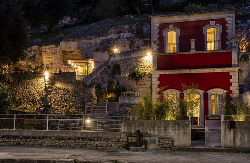 Modica Villa | Villa with heated pool in a unique position