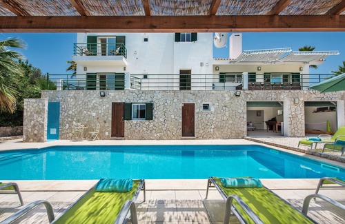 Olhao Villa | Villa with Heated Pool, Tennis Court, Jacuzzi, Games Room, WIFI and AC