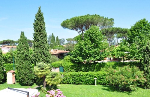 Forte dei Marmi Villa | VILLA WITH HUGE GARDEN AND SWIMMING POOL, 5 MINUTES FAR FROM THE CITY CENTER