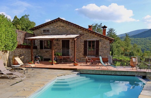 Caprese Michelangelo Villa | Villa With Private Pool In The Tuscan Hills East Of Florence, no pets.