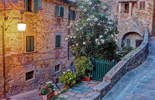 Caprese Michelangelo Villa | Villa With Private Pool In The Tuscan Hills East Of Florence, no pets.