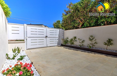 Isola delle Femmine Villa | Villa with pool near the sea of the Nature Reserve of Isola delle Femmine