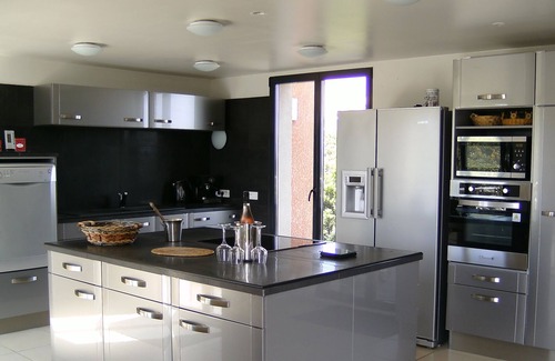Coti-Chiavari Villa | VILLA WITH JACUZZI AND STUDIO. FOR 10 PEOPLE NEAR Wed.