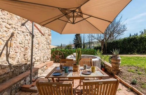 Vescovado Apartment | Villa with Jacuzzi and views of the Tuscan hills