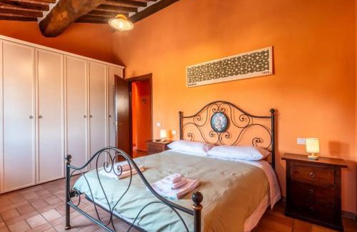 Vescovado Apartment | Villa with Jacuzzi and views of the Tuscan hills