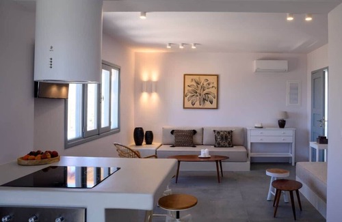 Santorini House | Villa with King Size Pool & Caldera View