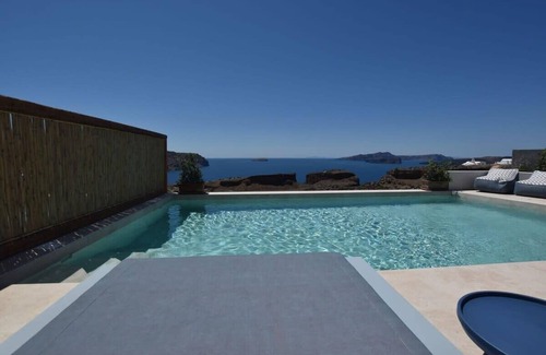 Santorini House | Villa with King Size Pool & Caldera View