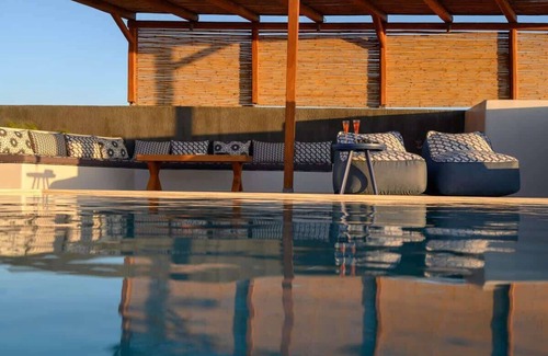 Santorini House | Villa with King Size Pool & Caldera View