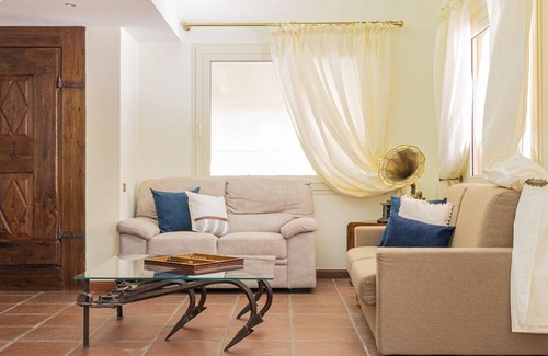 Capoterra House | Villa with large garden and swimming pool IUN code Q3652