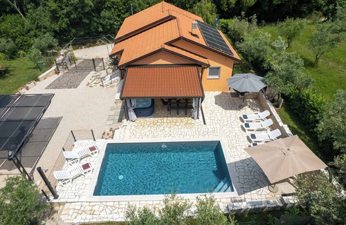 Radini Villa | Villa with large pool and jacuzzi