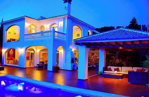 Moclinejo Villa | Villa with magnificent sea and mountain views and heated pool