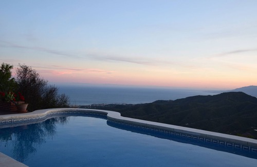 Moclinejo Villa | Villa with magnificent sea and mountain views and heated pool