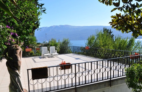 Pulciano House | Villa with Mediterranean garden, ideal for dog owners, for guests looking for peace and quiet