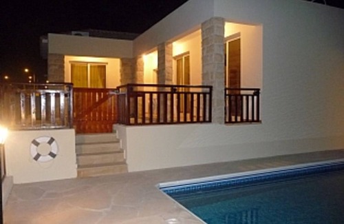 Peyia Town Villa | Villa with own Private Pool, child friendly, Fully Air/Con throughout, fast WIFI & UKTV