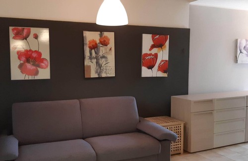 Aprilia Marittima House | Villa with private garden and pool use