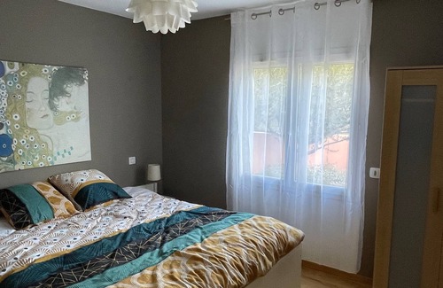 Cessenon-sur-Orb Villa | Villa with pool and view of mountains - fully accessible