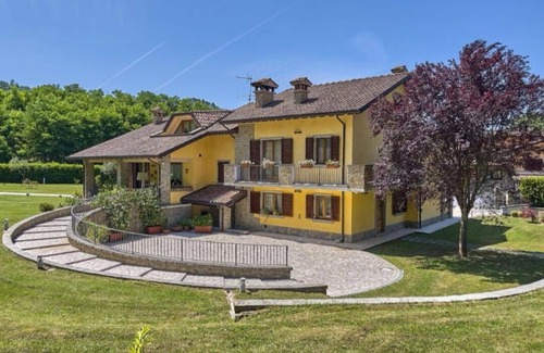 Gragnola Villa | Villa with pool, A/C, garden, Lunigiana
