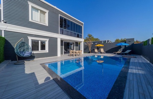 Kepez Apartment | Villa with Pool and Backyard in Kepez