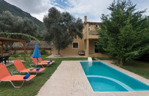 Geropotamos House | Villa with pool and big garden