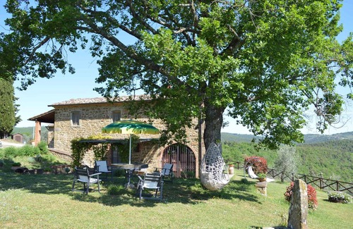 Civitella in Val di Chiana Villa | Villa with pool and garden