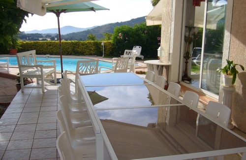 Alata House | Villa with pool and garden