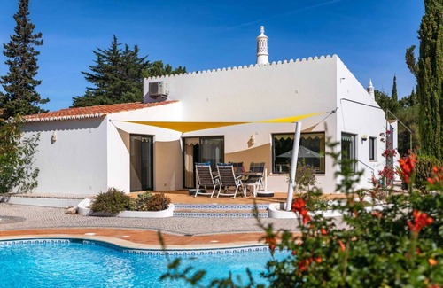 Lagoa e Carvoeiro Villa | Villa with pool and sea view. Quiet location, beach and restaurants nearby.