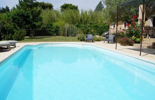 Noves Villa | villa with pool between avignon and st rémy de provence garden with trees