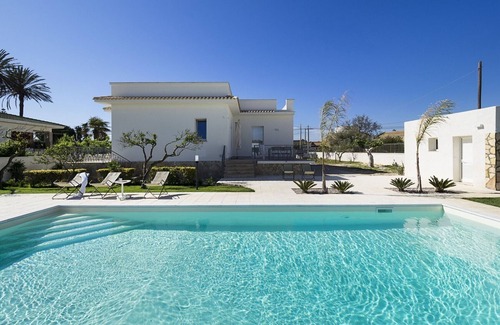 Marsala Villa | Villa with pool by the sea, Marsala, Sicily