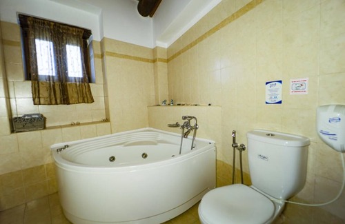 Mirthios House | Villa with pool above the village roofs, for 4 people Wi-Fi, A/C and satellite TV available.