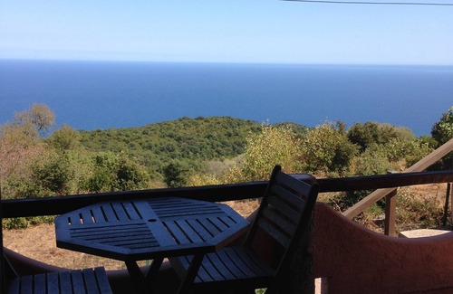 Sari-Solenzara House | Villa with Pool in the center of the typical village of Sari