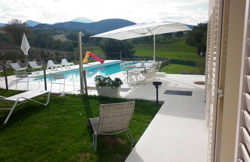 Sassoferrato Villa | Villa with pool immersed in Le Marche hills: large garden, Jacuzzi+sauna & other