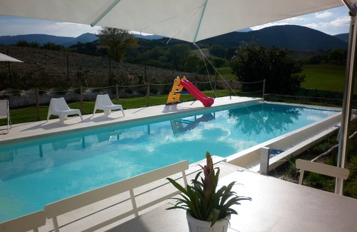 Sassoferrato Villa | Villa with pool immersed in Le Marche hills: large garden, Jacuzzi+sauna & other