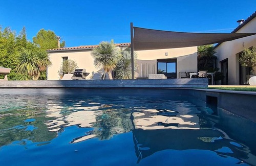 Sommieres House | Villa with pool in a haven of peace
