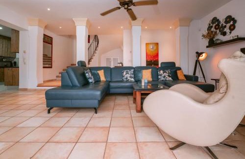 Santa Eulalia del Rio Villa | Villa with pool in Cala Llonga