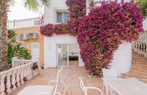 Santa Eulalia del Rio Villa | Villa with pool in Cala Llonga