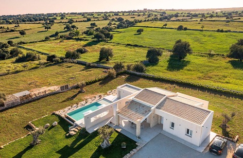 Rosolini Villa | Villa with pool in Rosolini, near Noto, Sicily