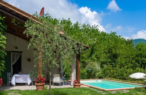 Vicopelago Villa | Villa with pool in the green