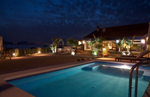 Diputacion de Rincon de San Gines Cottage | Villa with pool, terrace and private garden on the beach