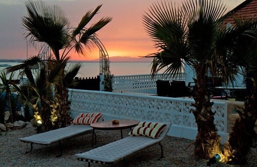 Diputacion de Rincon de San Gines Cottage | Villa with pool, terrace and private garden on the beach
