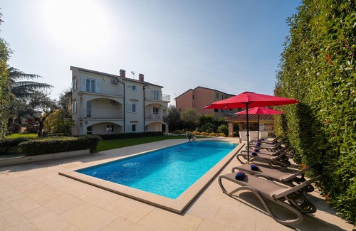 Gulici Villa | Villa with pool, up to 12 people,6 bedrooms, close to the beach, garden, parking